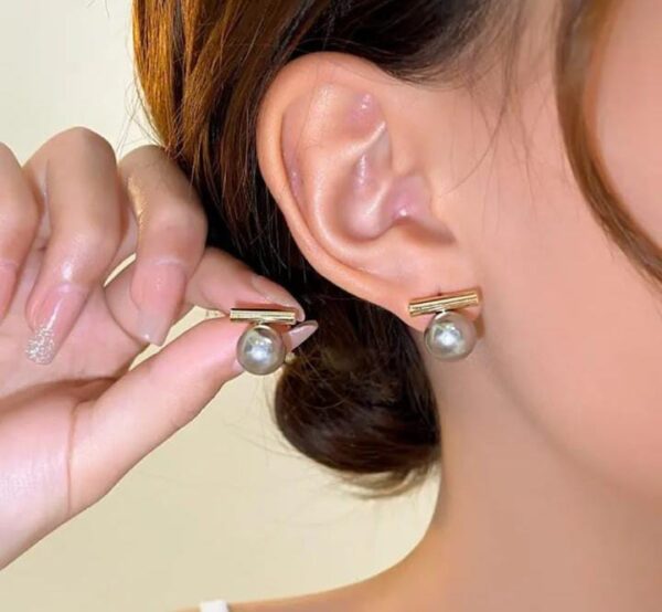 Pearl Earring